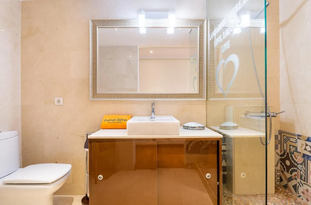 Arrecife Sands- Seafront Apartment - Sea Views - Private Underground Parking