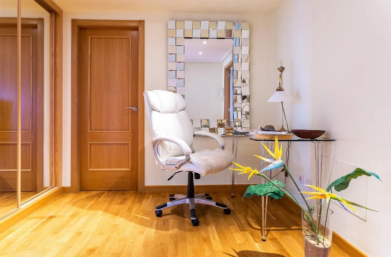 Arrecife Sands- Seafront Apartment - Sea Views - Private Underground Parking