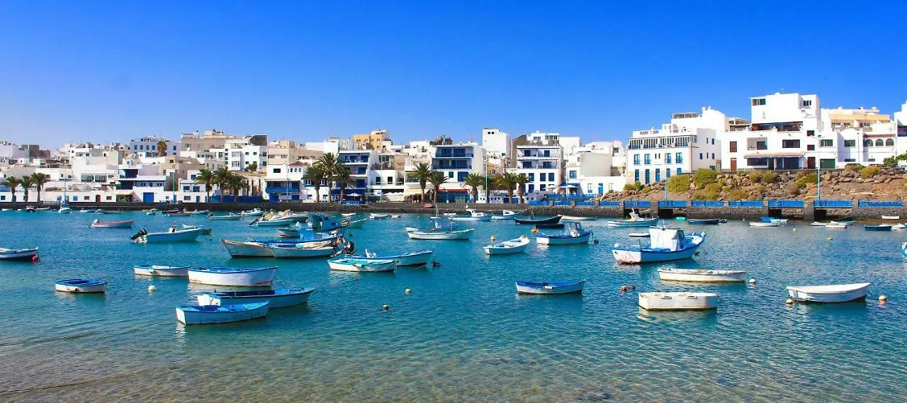 Arrecife Sands- Seafront Apartment - Sea Views - Private Underground Parking