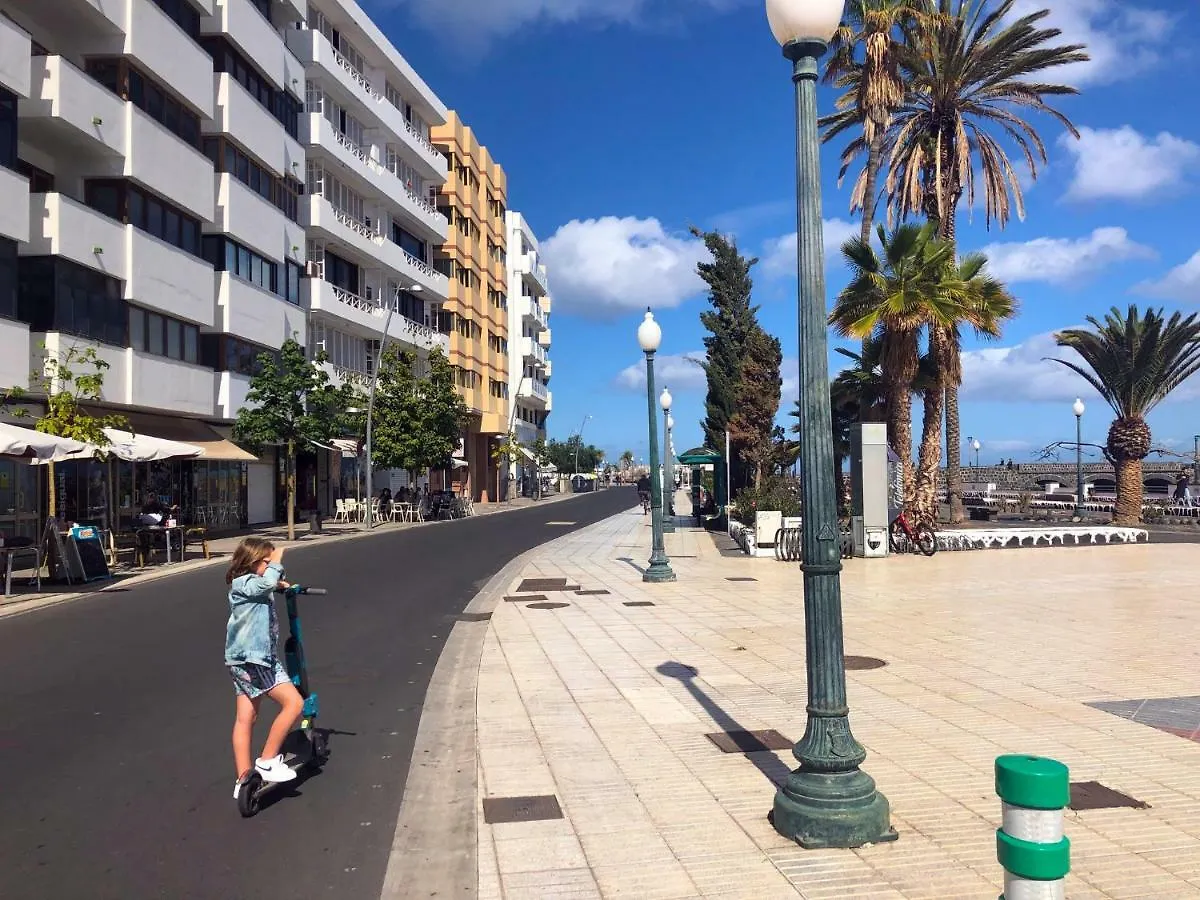 Arrecife Sands- Seafront Apartment - Sea Views - Private Underground Parking 0*, Арресифе Испания