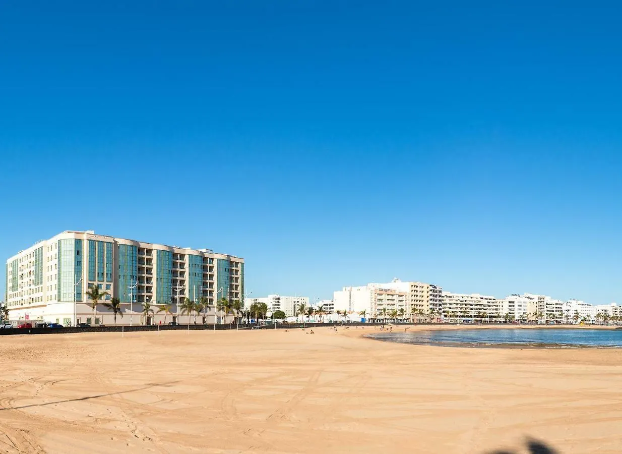 Arrecife Sands- Seafront Apartment - Sea Views - Private Underground Parking  Арресифе