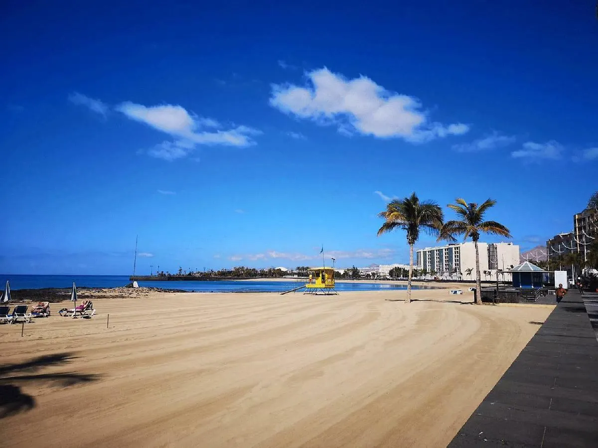 Arrecife Sands- Seafront Apartment - Sea Views - Private Underground Parking Арресифе